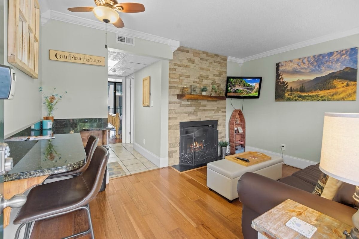 Powder Peak 115-Heart of Gatlinburg-Sleeps 4 — photo 5