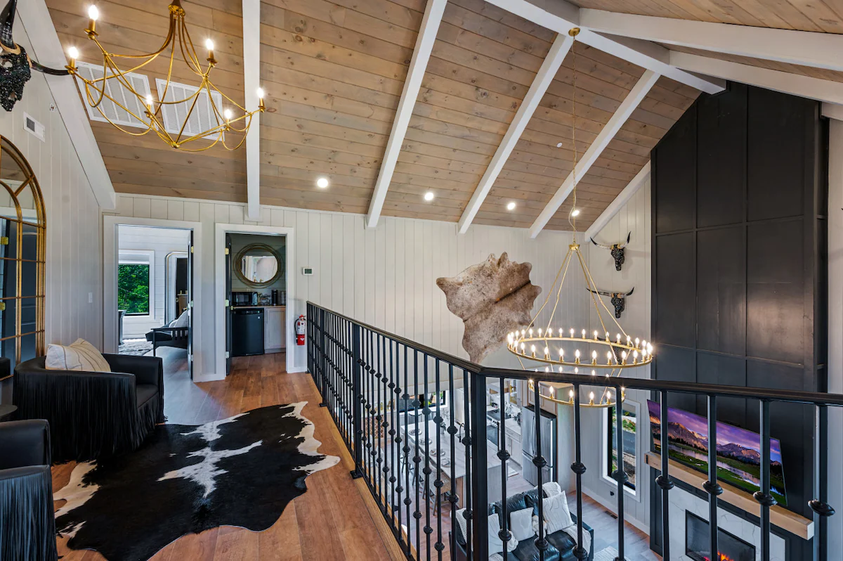 Great Smoky Getaway: Luxe 6BR w/Pool/Games/Hot tub — photo 4