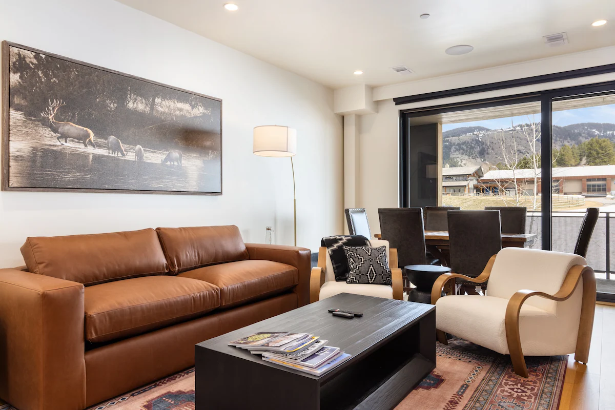 Outpost: One Town Hill 302 — photo 4