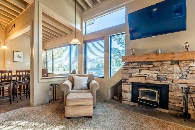 Mammoth Five Star Lodging: 1849 Condos #611 Bldg. B in Canyon Lodge — photo 3