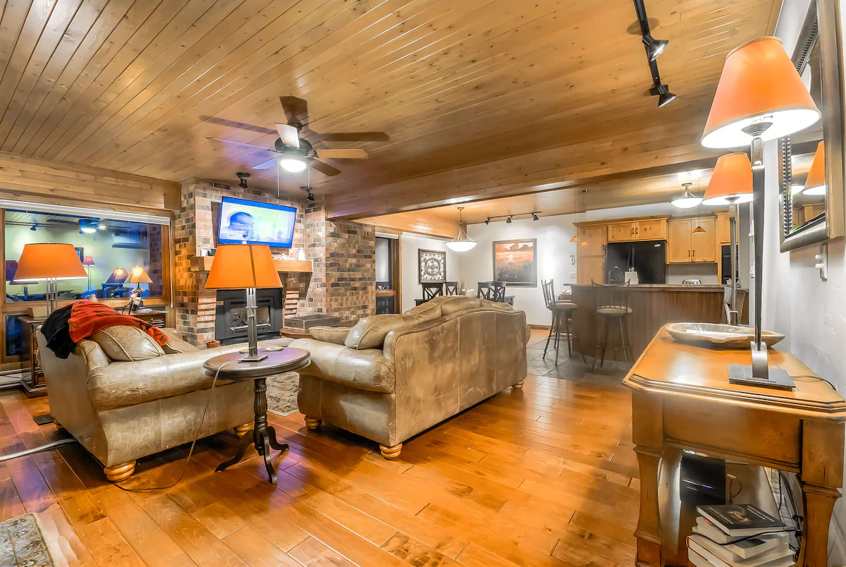 Premium Location near the base | Steps to Gondola! — photo 4