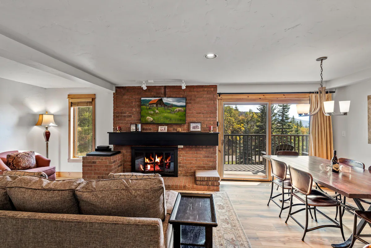 Bear Claw 202 Ski-In/Out Condo + Ski Shuttle! — photo 2