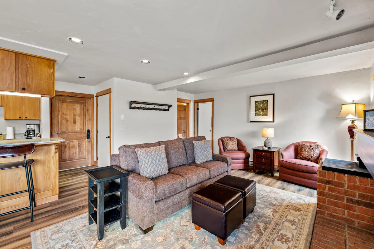 Bear Claw 202 Ski-In/Out Condo + Ski Shuttle! — photo 3