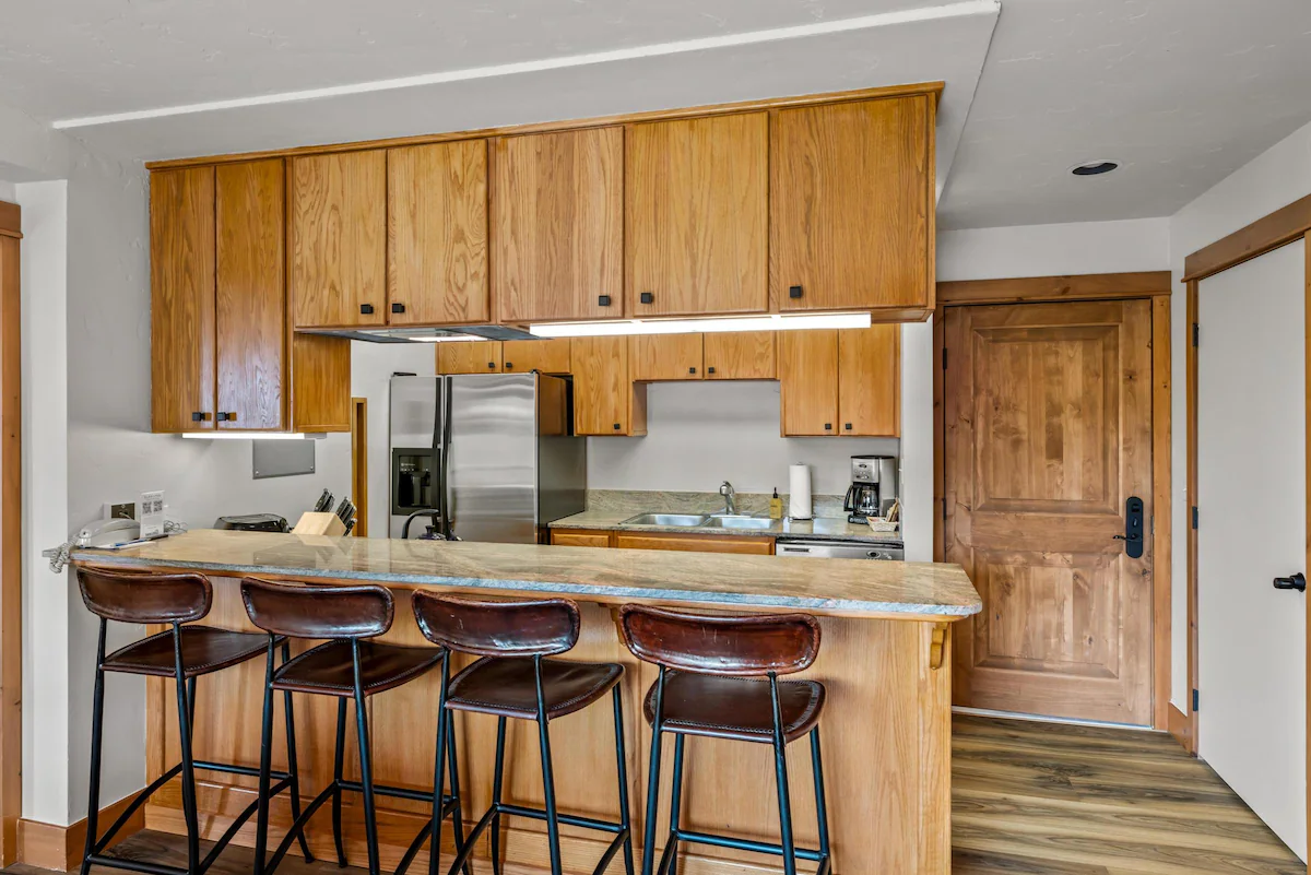 Bear Claw 202 Ski-In/Out Condo + Ski Shuttle! — photo 5