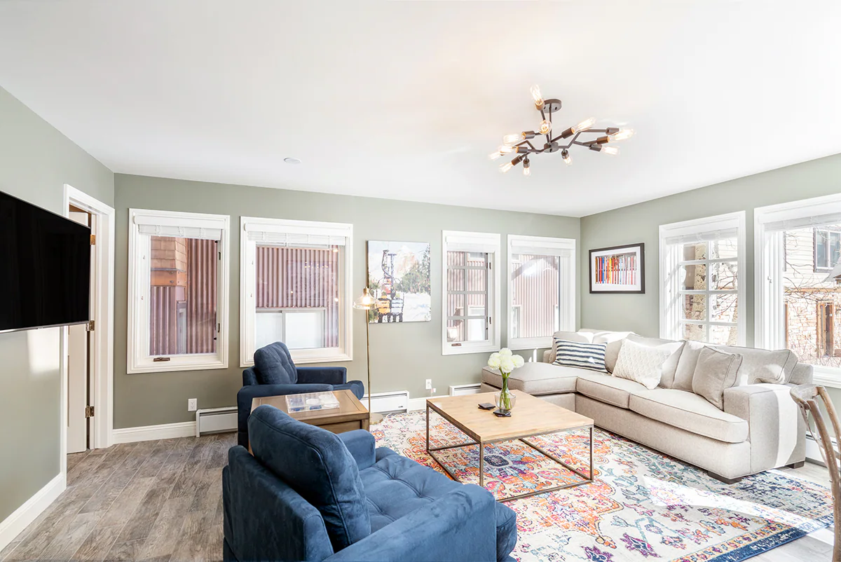 Stylish condo w/ a sublime downtown location — photo 3