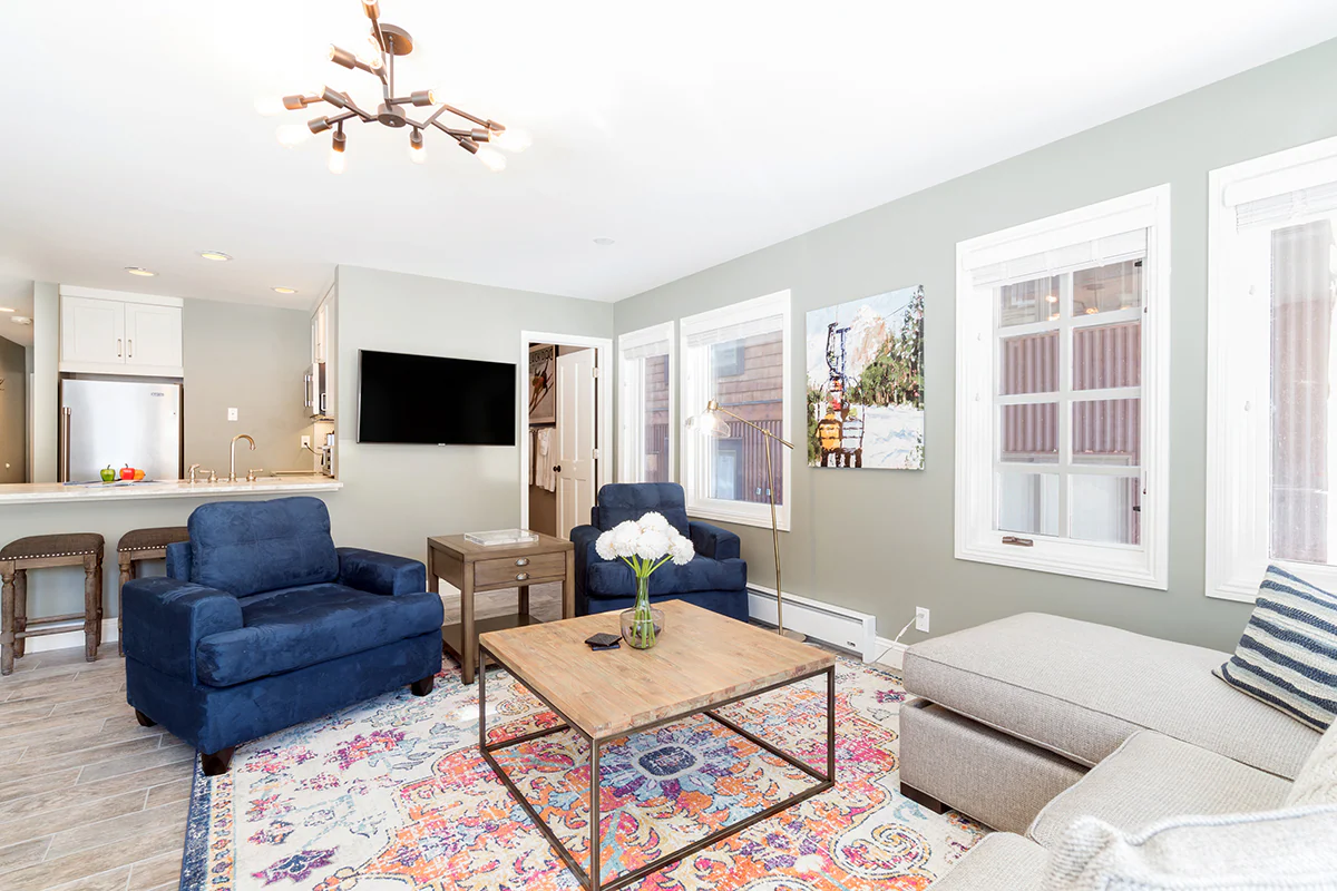 Stylish condo w/ a sublime downtown location — photo 4