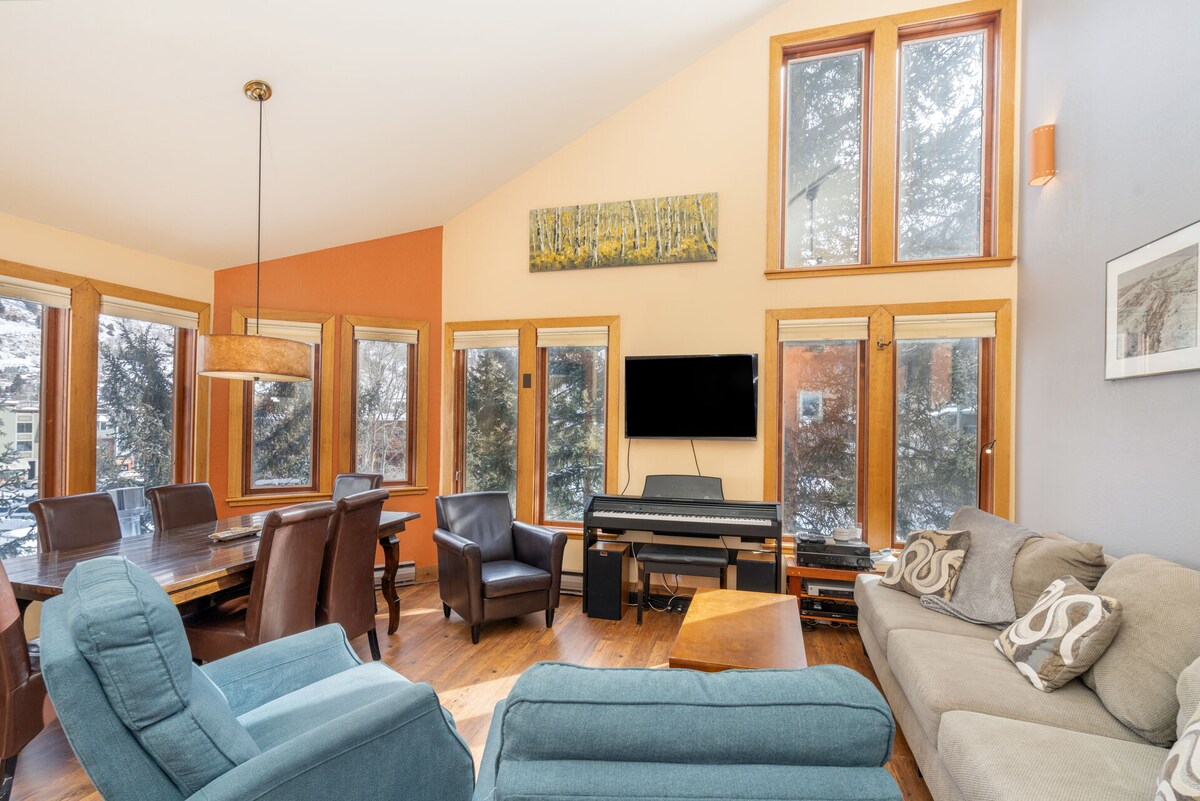Pet Friendly! The views are worth a Million Bucks! — photo 2