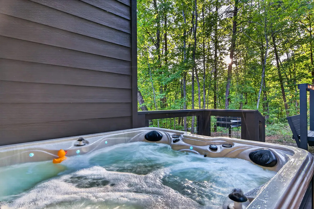 Twilight Terrace Romantic Couples Retreat Hot Tub — photo 2