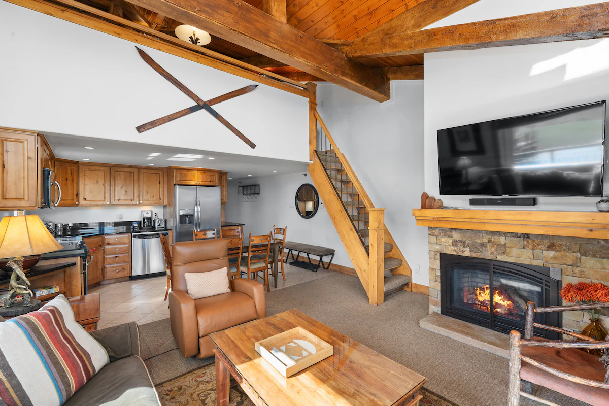 Crestwood 1313 Deluxe 1 Bedroom plus Loft — photo 2