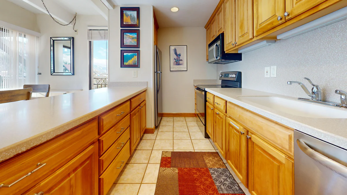 Landmark 505 - 2 Bedroom - Walk to Gondola — photo 3