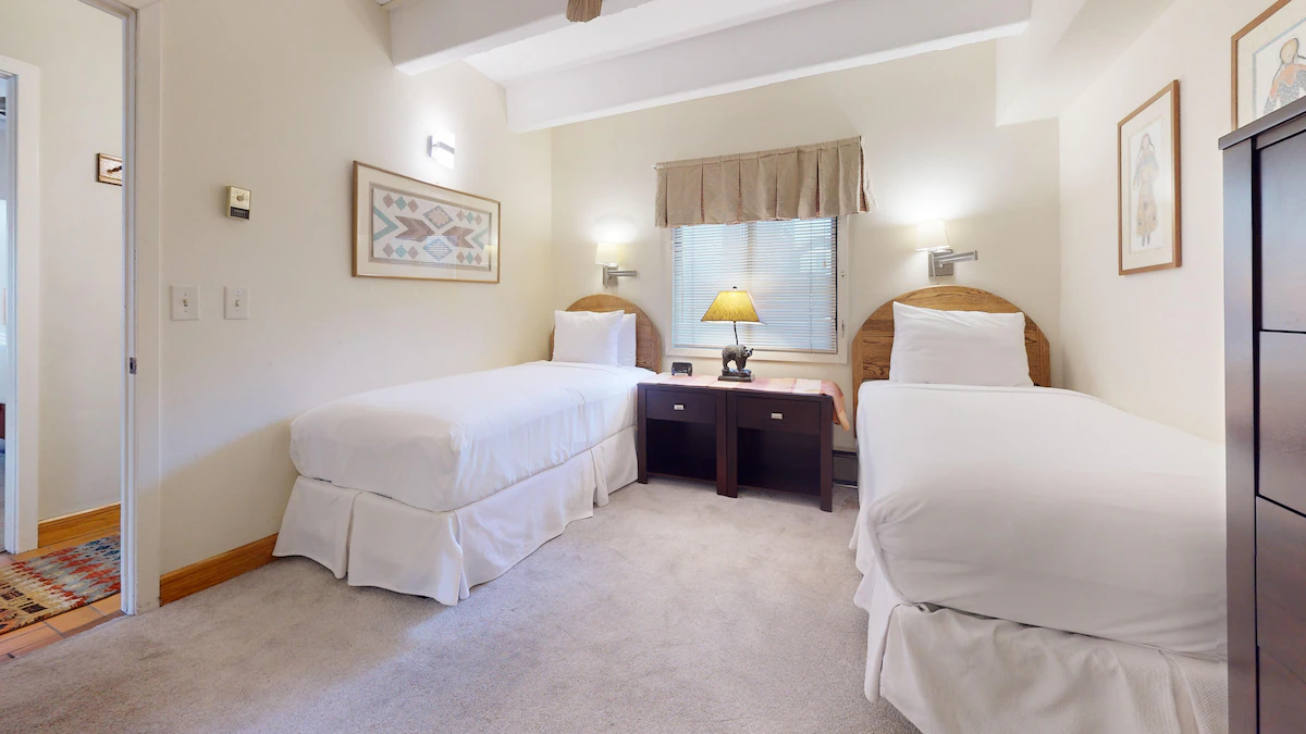 Landmark 505 - 2 Bedroom - Walk to Gondola — photo 5