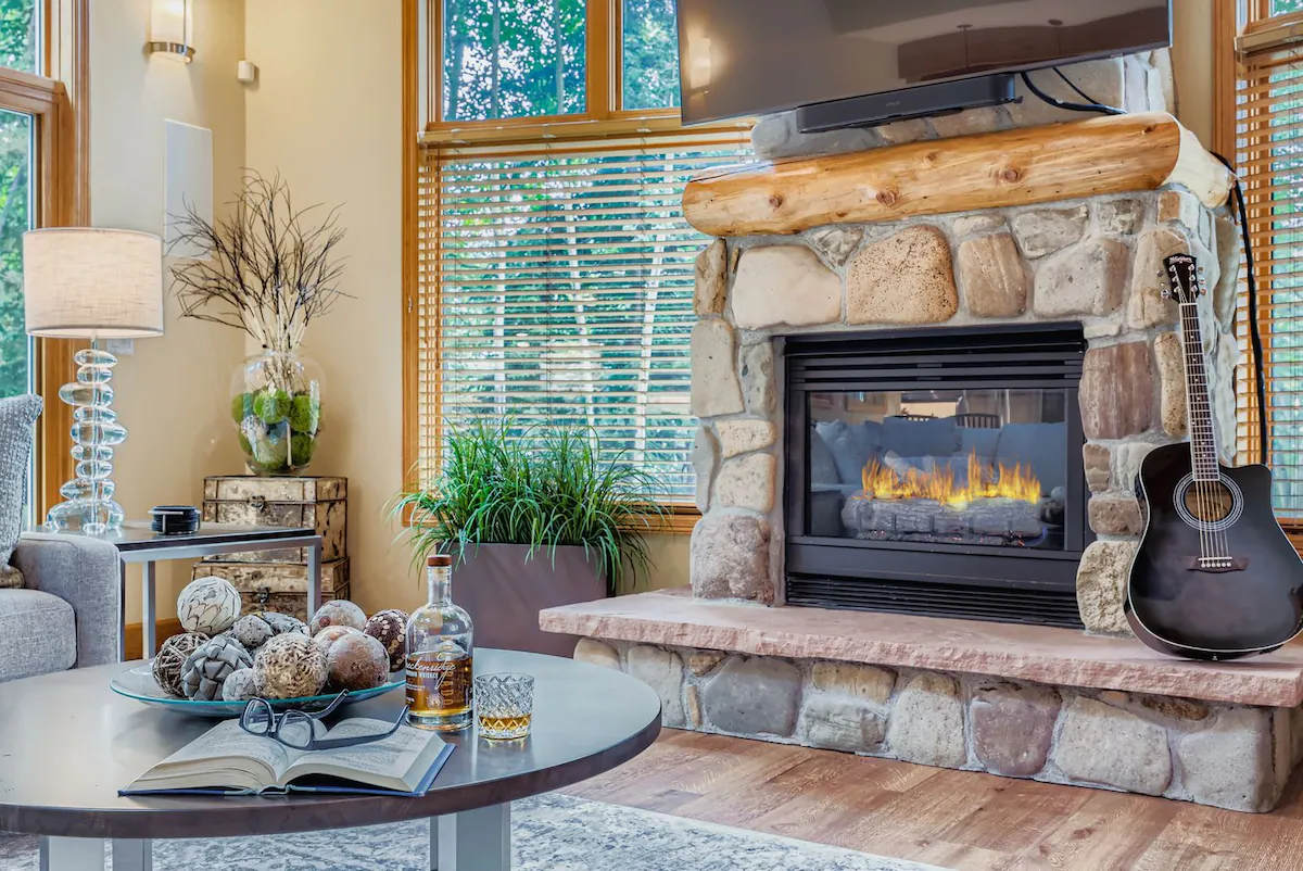 Foxtail Gardens  | Heart of Breck | View | Hot Tub — photo 5