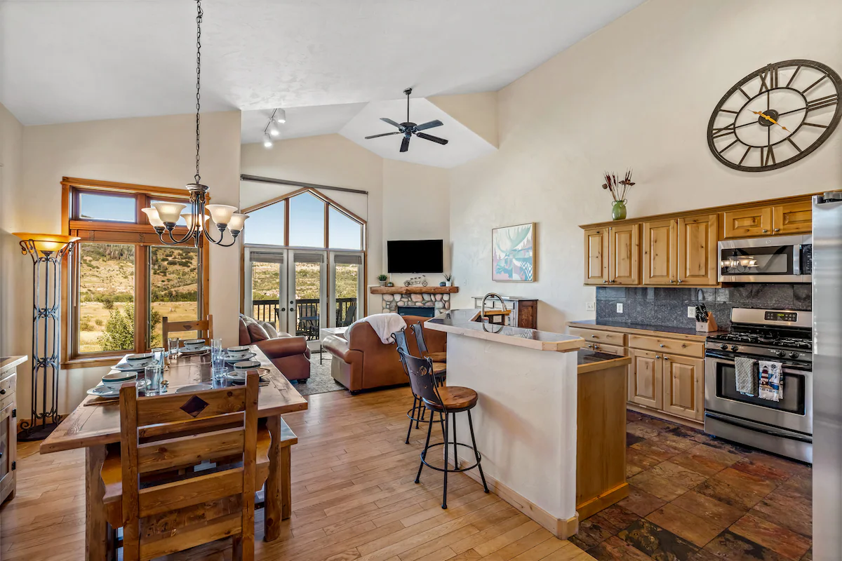 Modern 3BR Townhouse with Beautiful Views 1087 — photo 4
