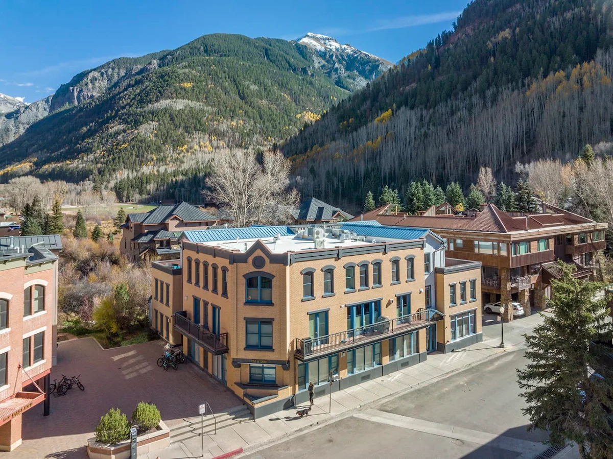 Fully Remodeled Luxury 1BR | Gondola • A/C • Steam — photo 4