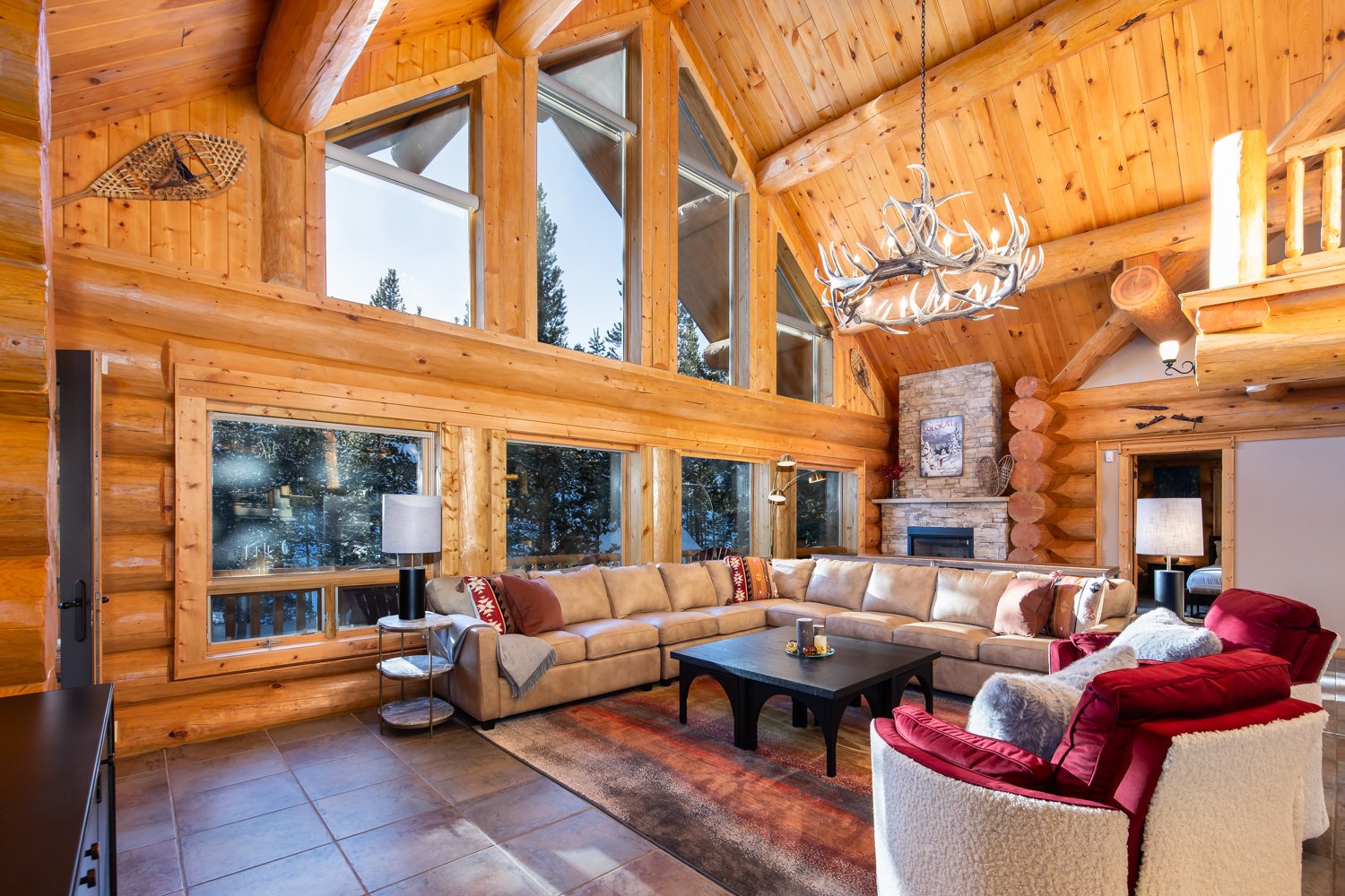 Luminary Log Chalet — photo 4