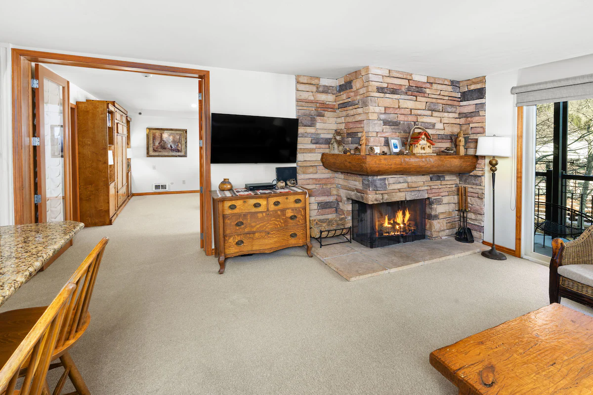 Crestwood 1217 Deluxe 3 Bedroom — photo 3