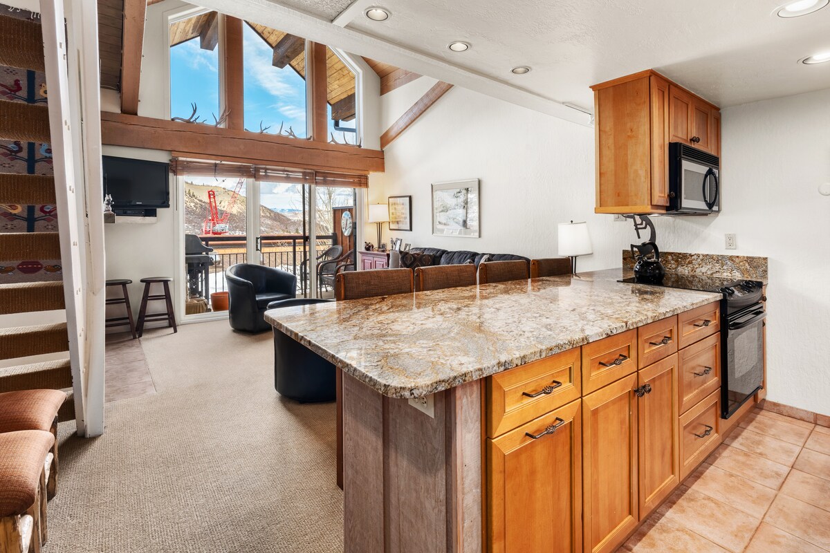 Crestwood 3310 Standard 1 Bedroom Plus Loft — photo 3