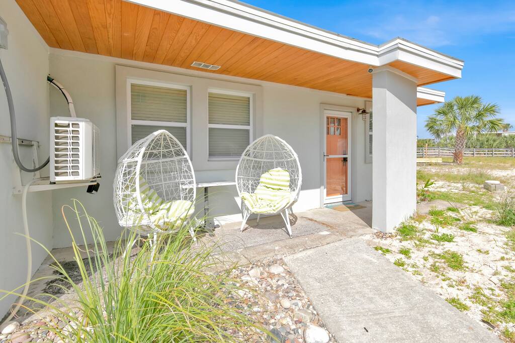 Okaloosa Island 2BR Bungalow Steps to Beach — photo 2