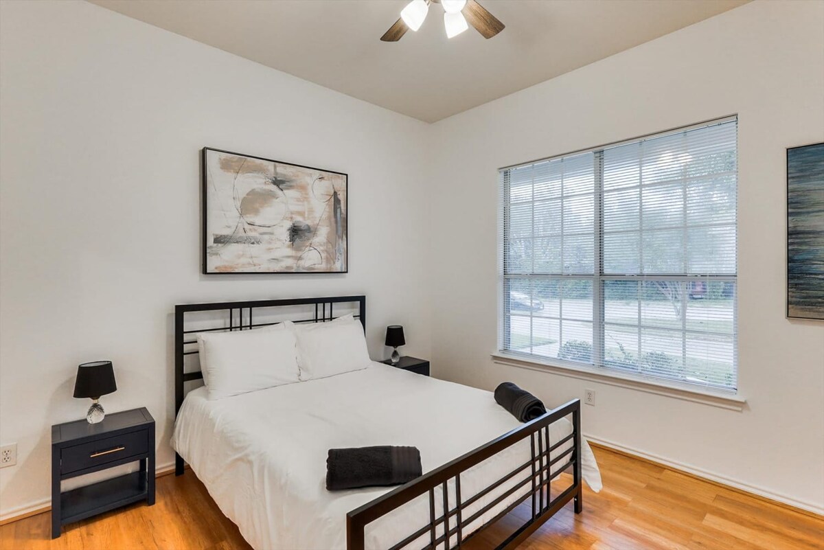 Pool + Game & Cinema Rooms 5BR Near DFW — photo 4