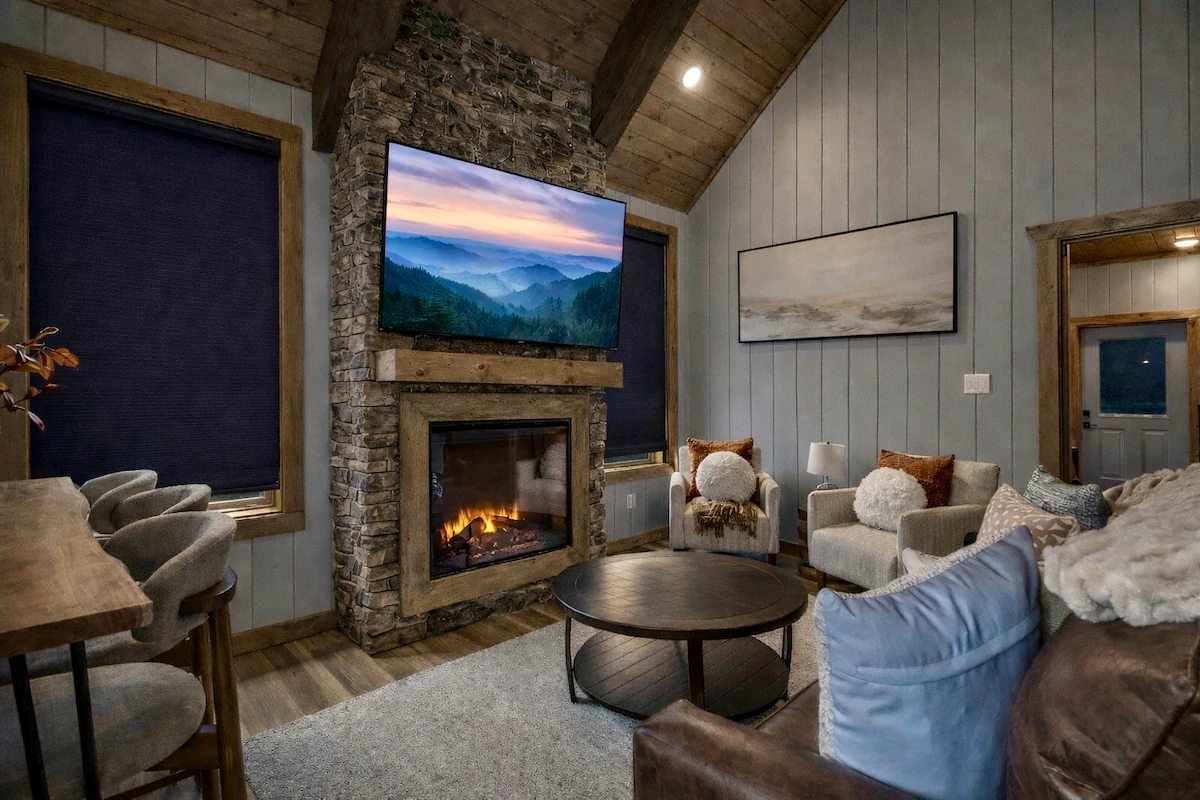 Sleeps 8 Comfortably • 3BR • No Bunks • Hot Tub — photo 2