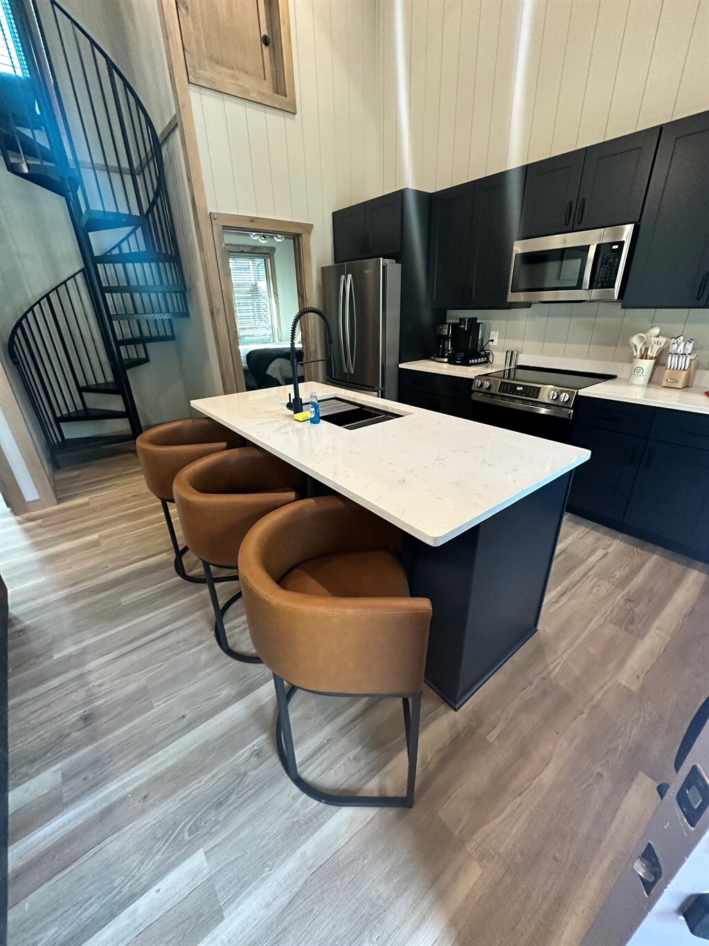 Sleeps 8 Comfortably • 3BR • No Bunks • Hot Tub — photo 3