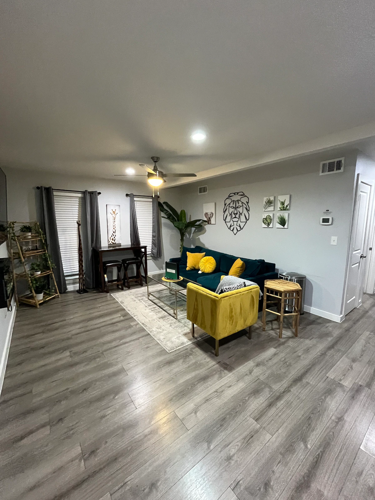 Deep Ellum Escape | King Bed | Safari-Inspired Lux — photo 2