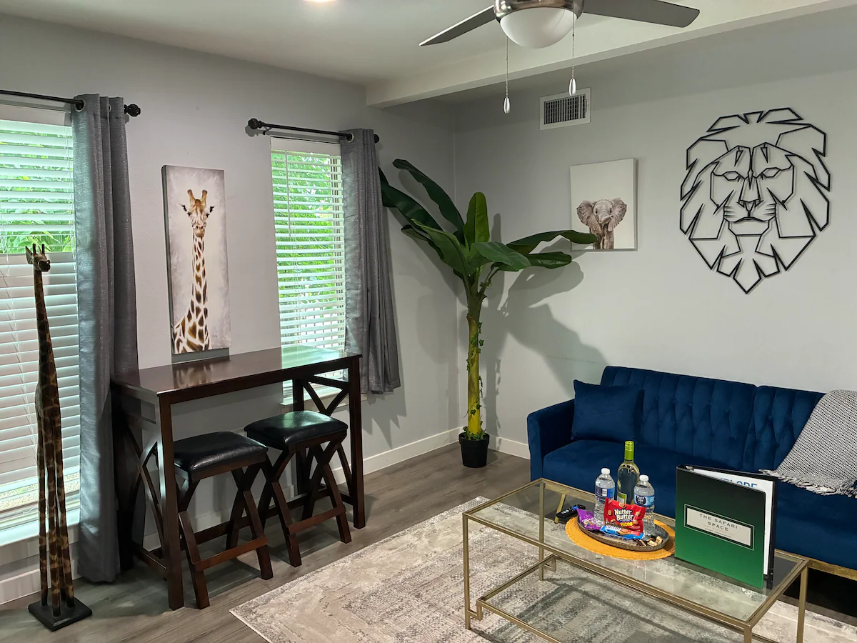 Deep Ellum Escape | King Bed | Safari-Inspired Lux — photo 5