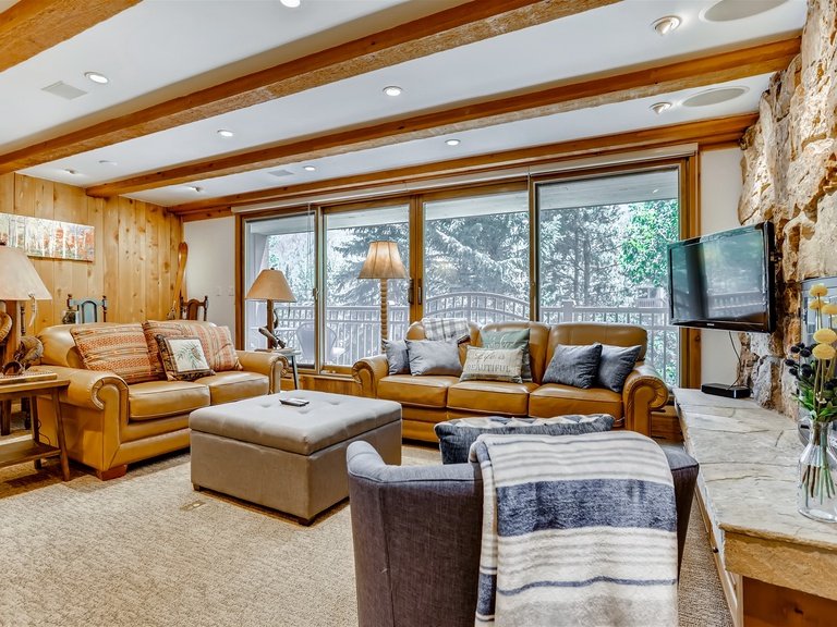 Vail Village 2BR Condo, Walk to Gondola — photo 2