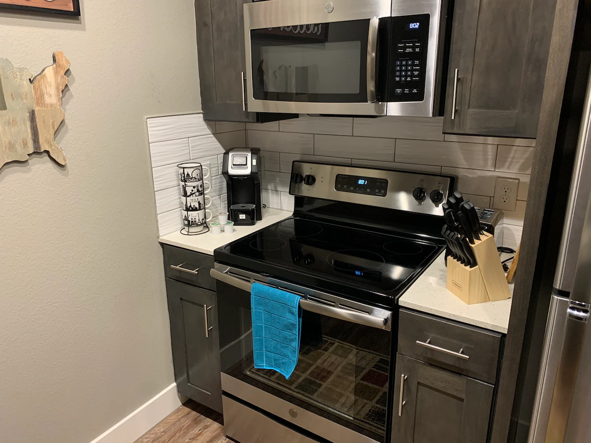 Cozy Luxurious Corporate Unit 1 BR Pool View — photo 3