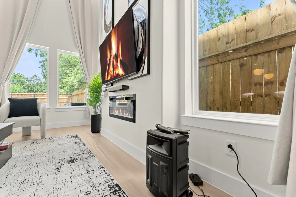 New Luxury 5BR/8BD | Near Love Field | Sleeps 10+ — photo 2