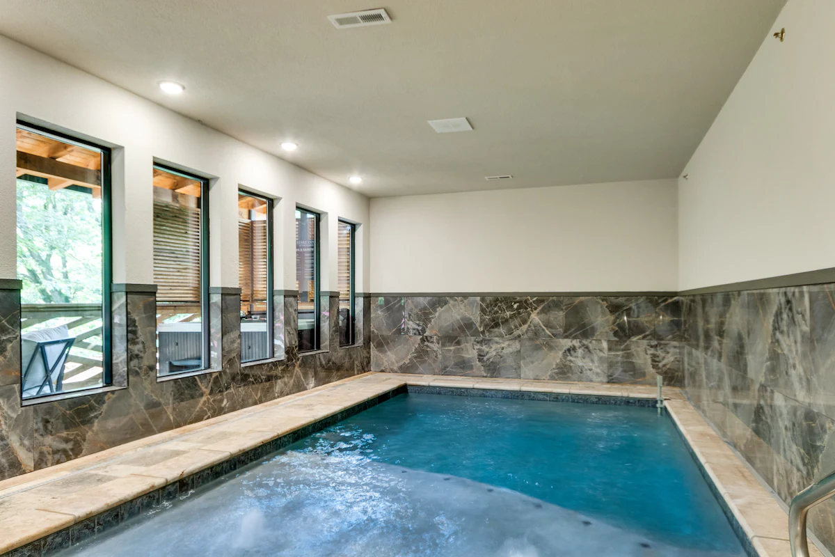 8BR Luxury Cabin w/ Pool & Theater – Sleeps 34 — photo 3
