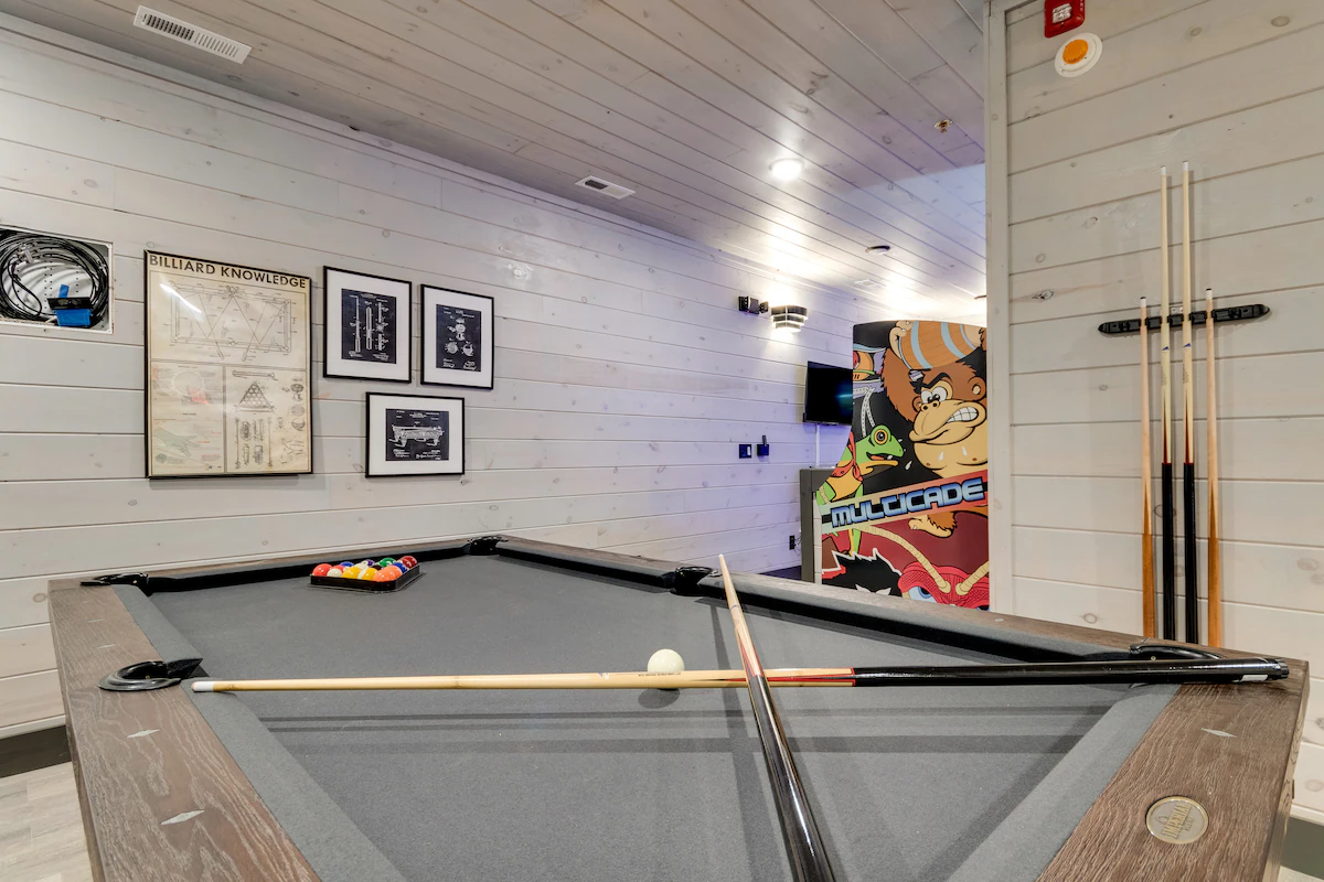 8BR Luxury Cabin w/ Pool & Theater – Sleeps 34 — photo 4