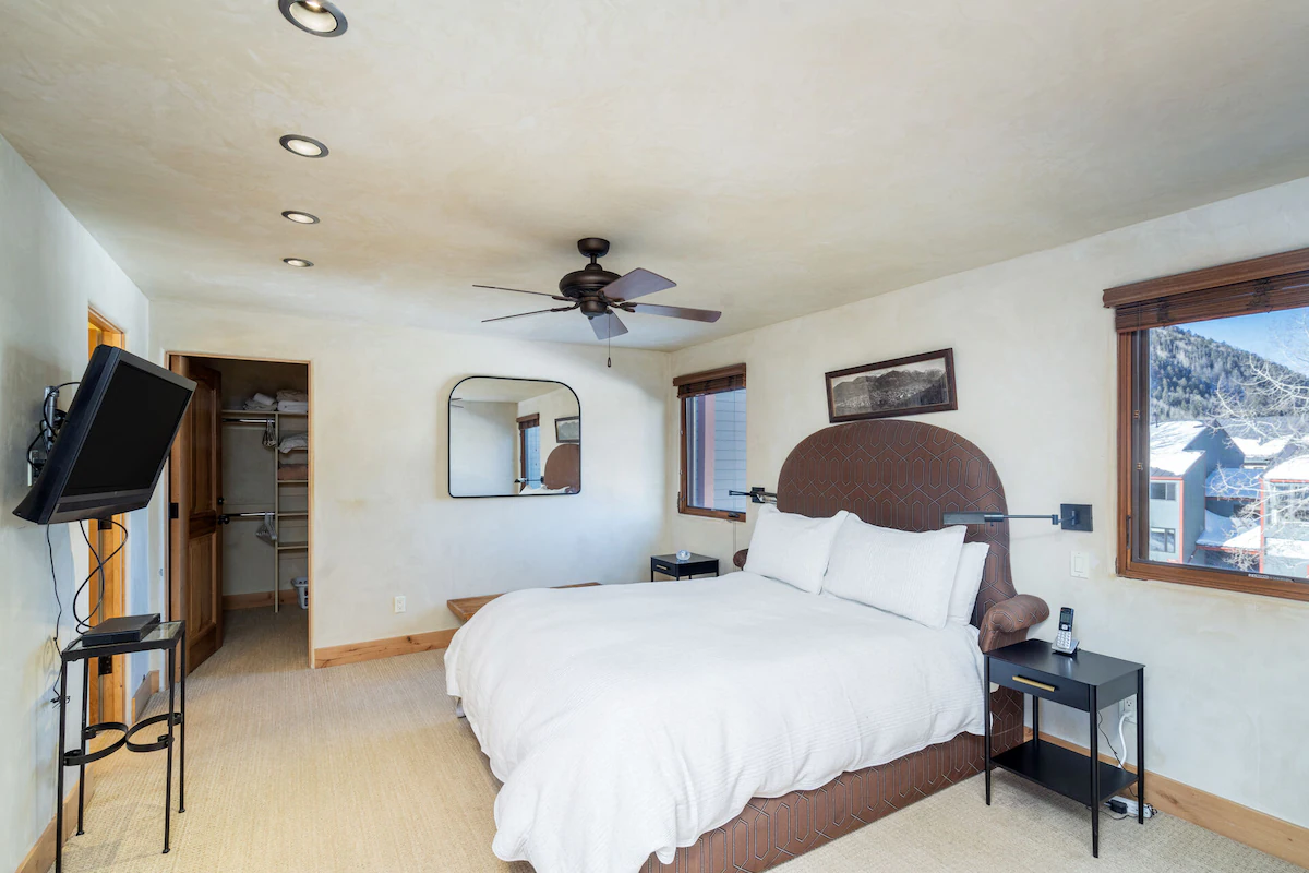 Spacious 3-bedroom Telluride Lodge #423 — photo 5