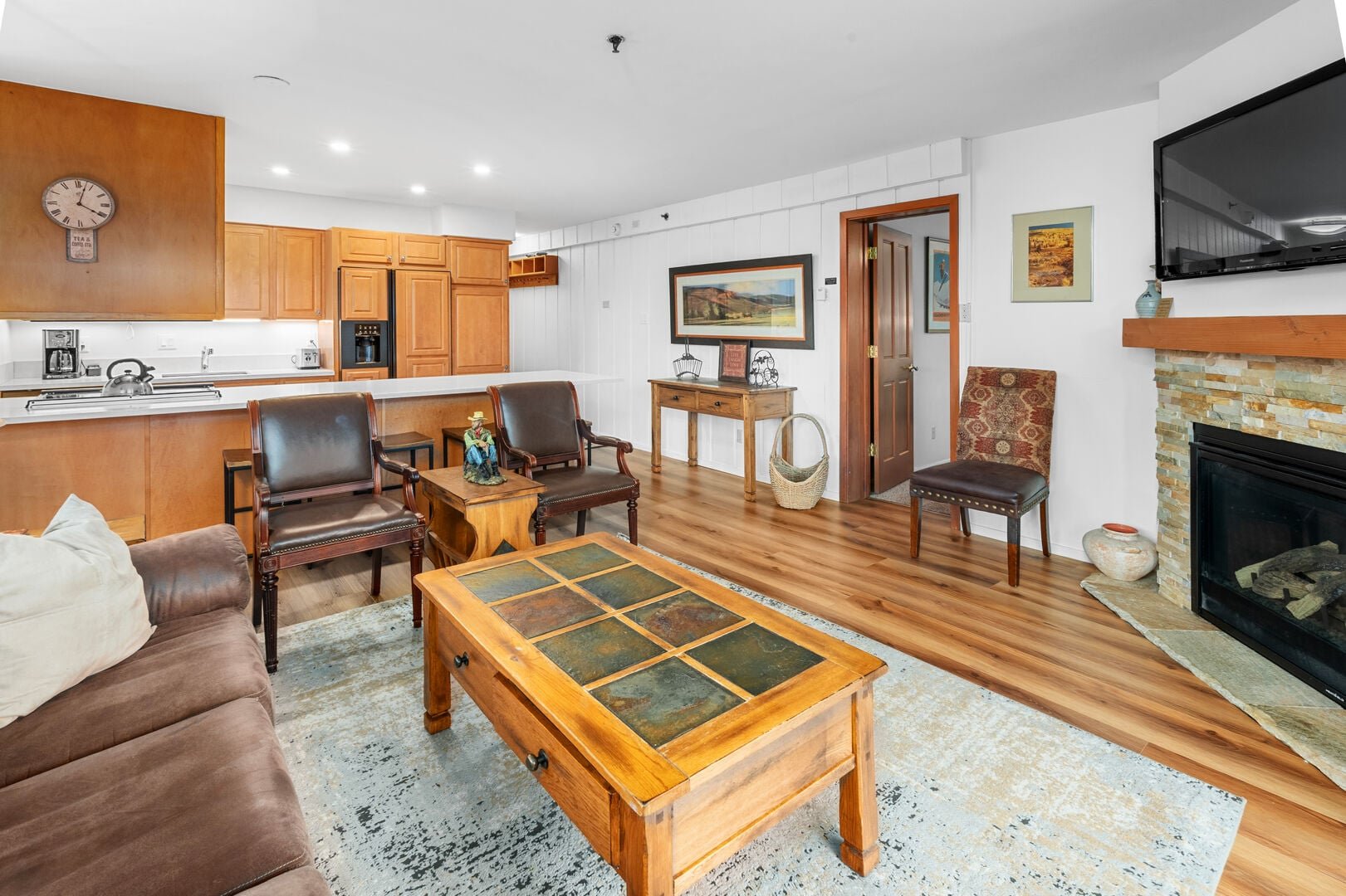 Crestwood 2107 Standard 2 Bedroom — photo 3