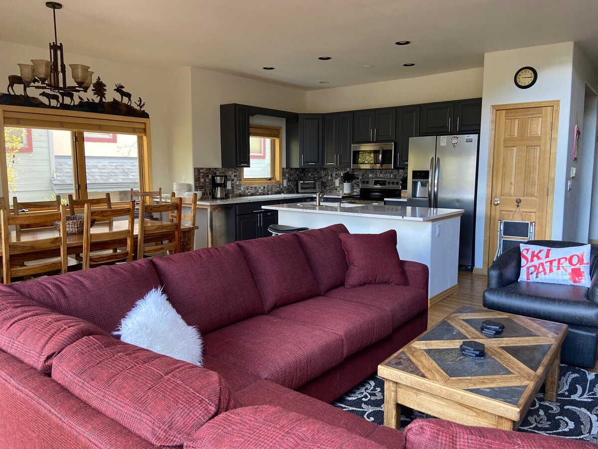 Tall Pines~FRONT ROW~4Bd/4.5Ba~Ski~in/out~Hot Tub! — photo 5