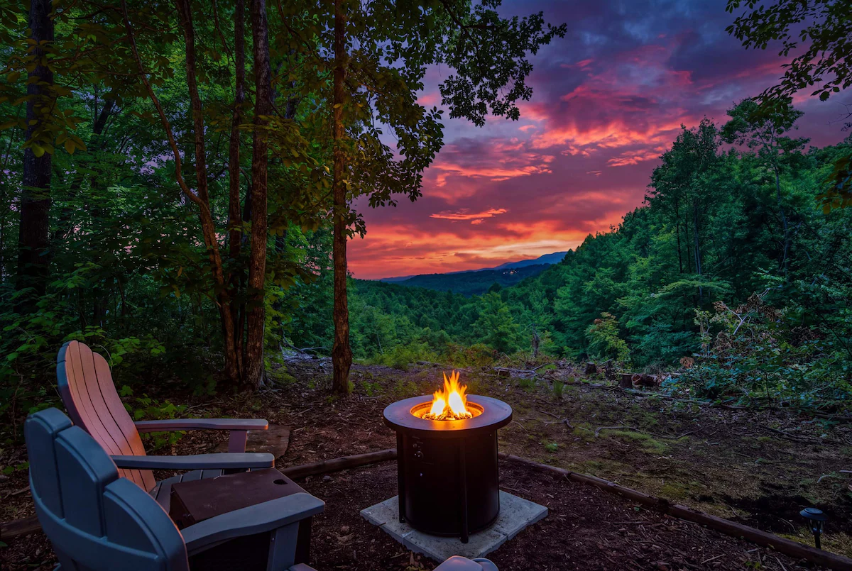 View! Hot Tub-Sauna-Fire Pit-Fireplace-Honeymoon — photo 2
