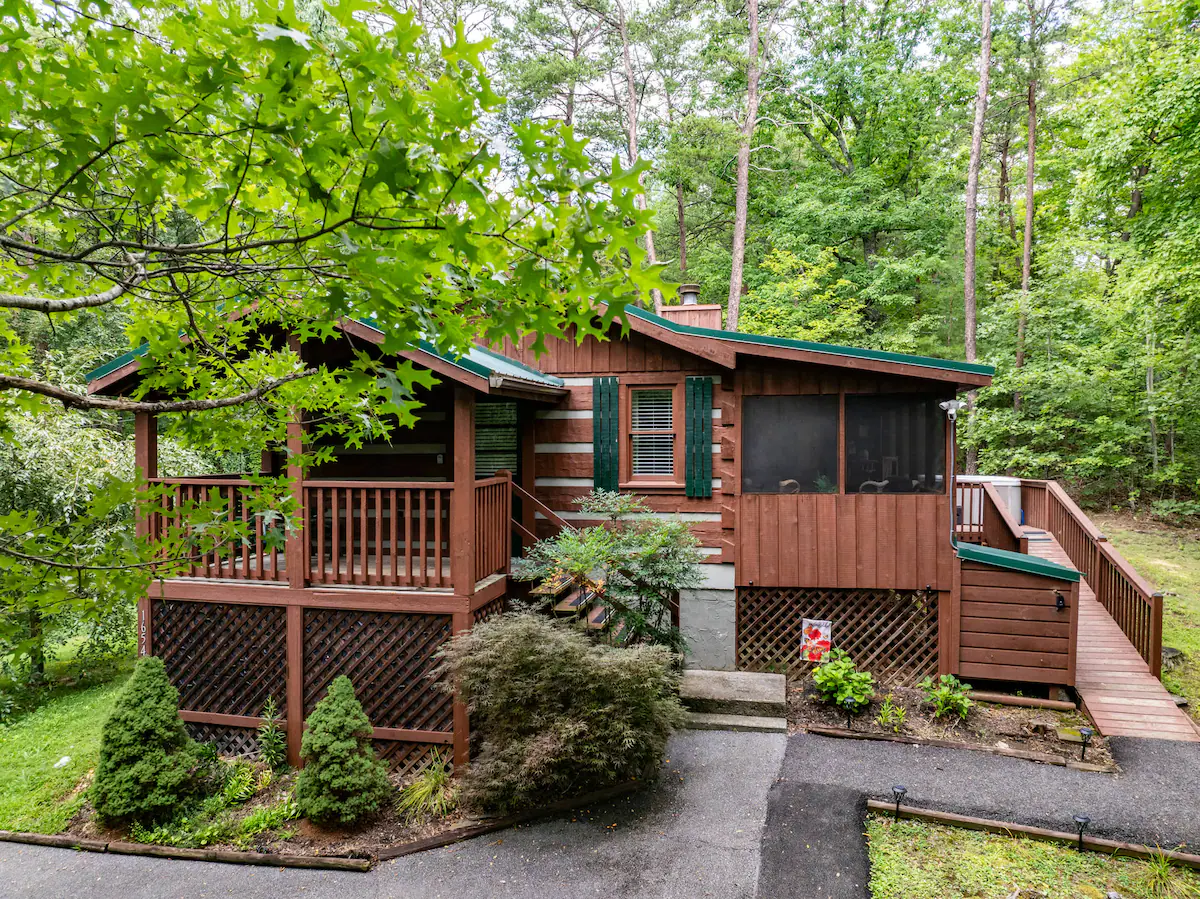 View! Hot Tub-Sauna-Fire Pit-Fireplace-Honeymoon — photo 3