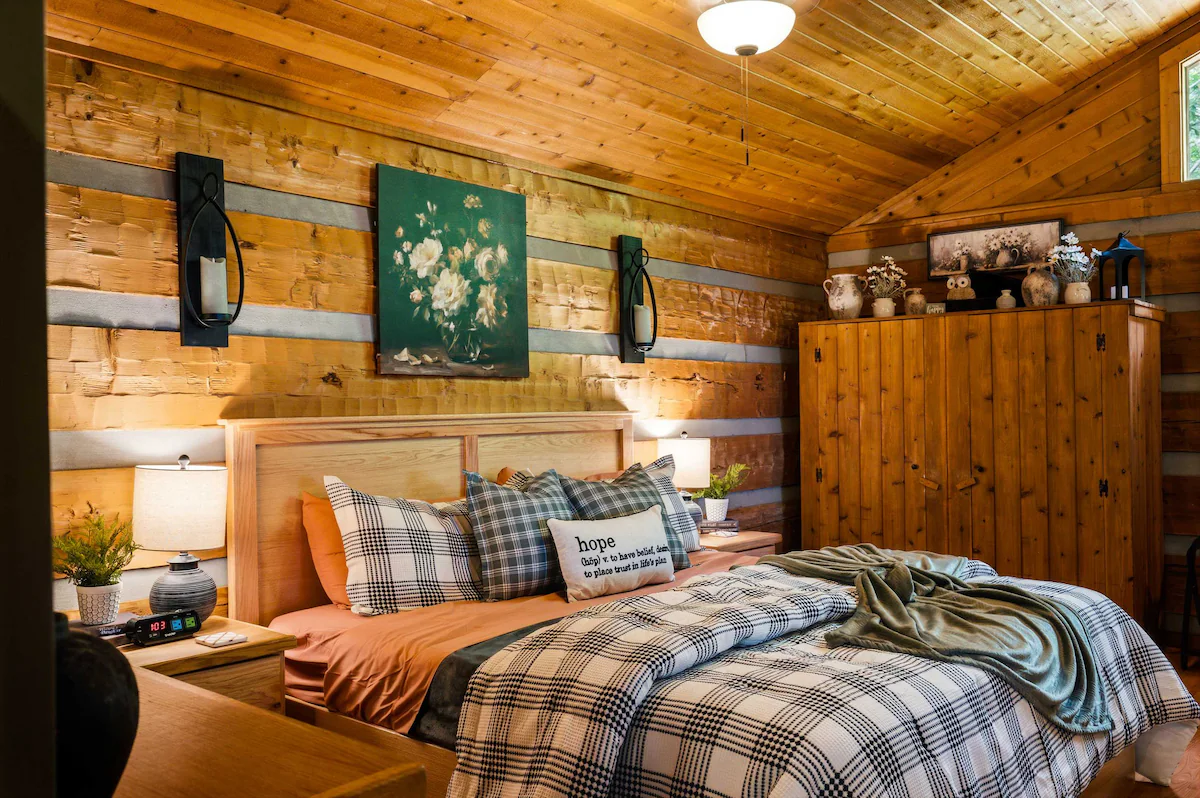View! Hot Tub-Sauna-Fire Pit-Fireplace-Honeymoon — photo 4