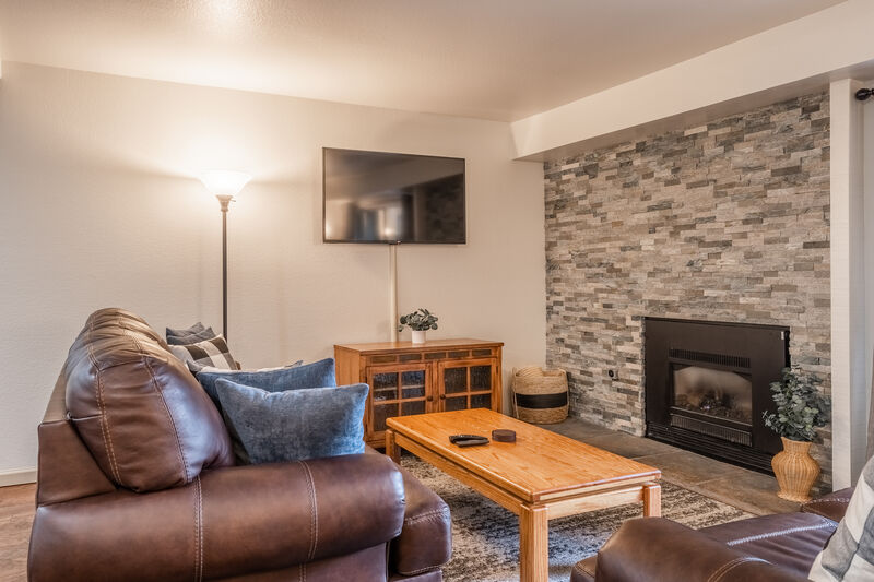Snowcreek #563 2-bedroom, 2-bath Sleeps 6! — photo 3