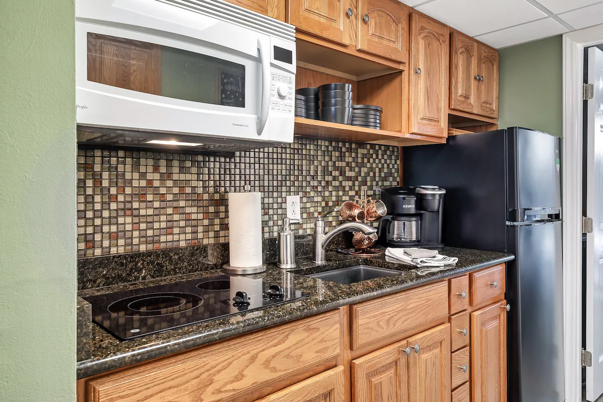 Lovely condo w/ indoor pool *only steps to parkway — photo 5