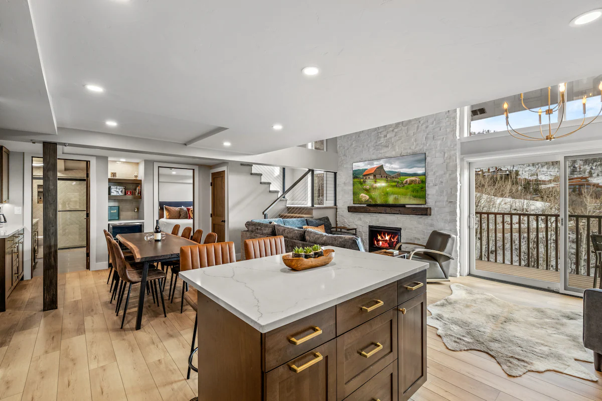 Bear Claw 402 Ski-In/Out Condo + Ski Shuttle! — photo 4