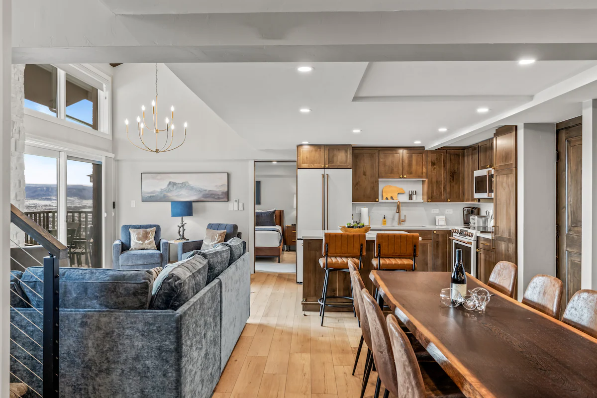 Bear Claw 402 Ski-In/Out Condo + Ski Shuttle! — photo 5
