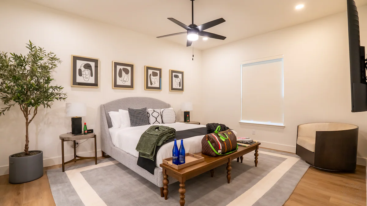 Luxury Mansion Walkable to AT&T Stadium + Hot Tub — photo 2