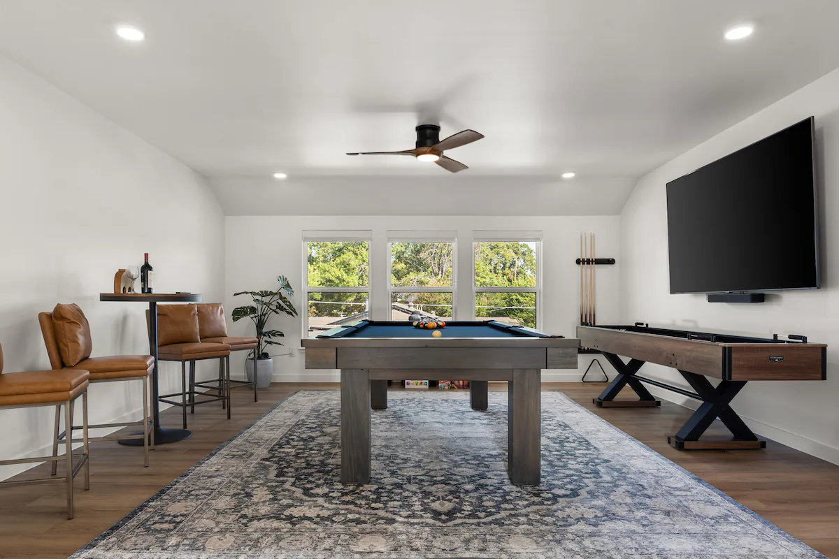 Luxury Mansion Walkable to AT&T Stadium + Hot Tub — photo 4