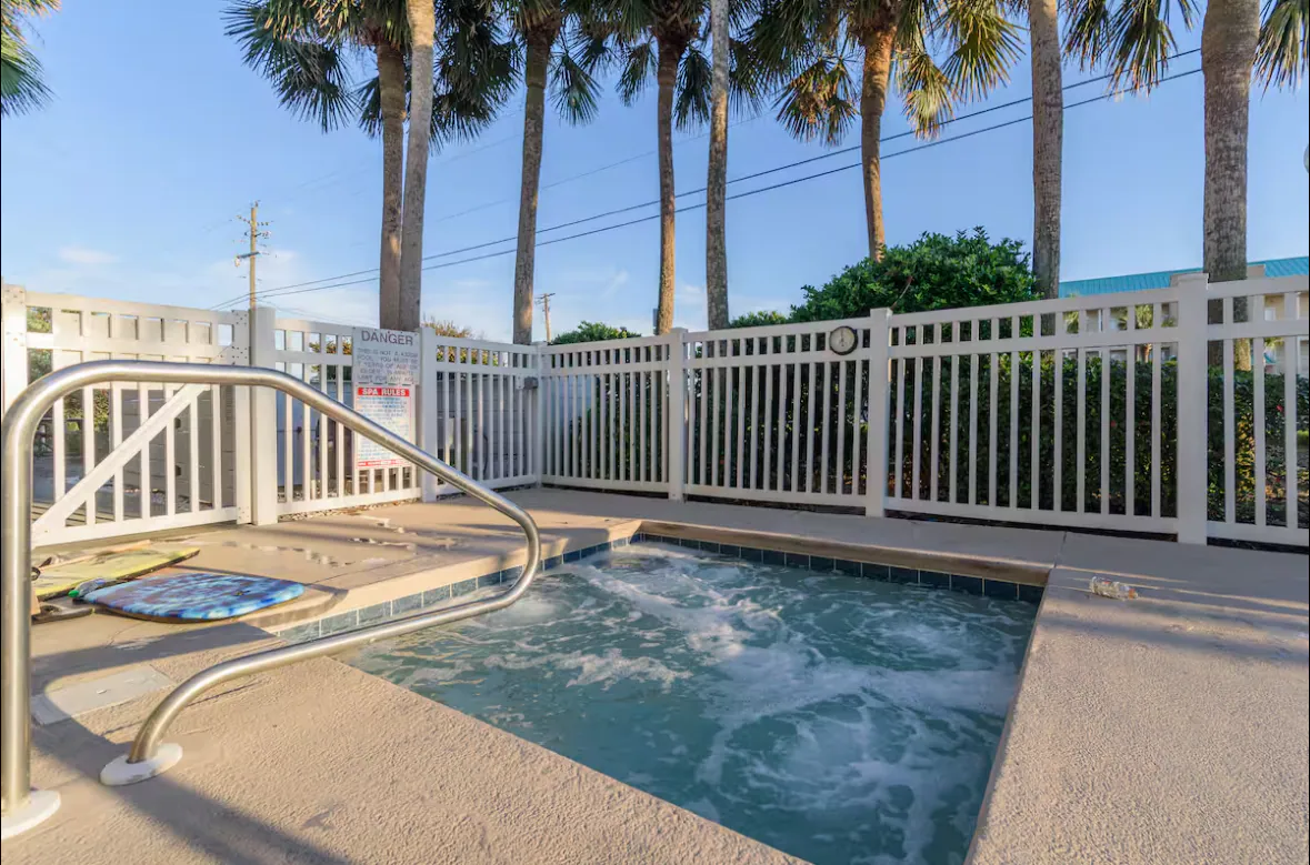 100 ft to sand, Corner unit, Hot Tub, Garden view — photo 3