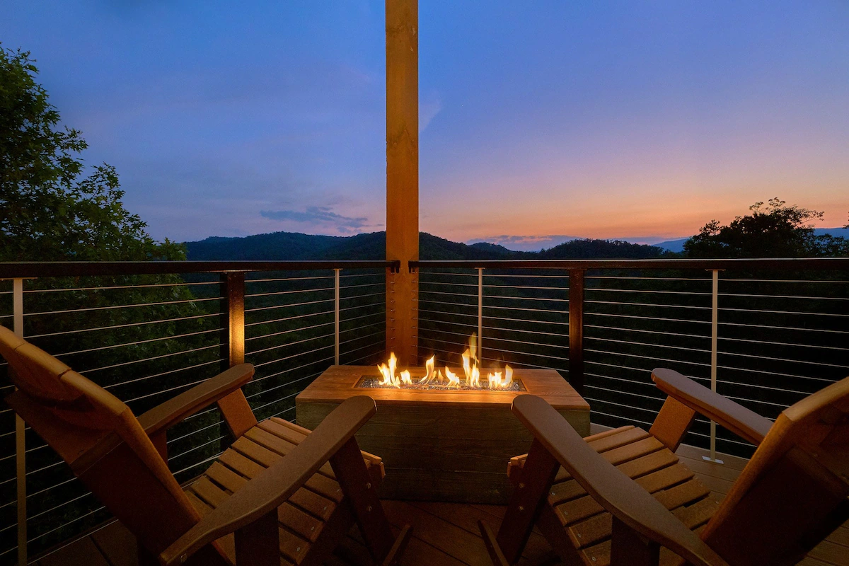 "Mountain View Pool Lodge" 8 Bedroom Cabin — photo 3