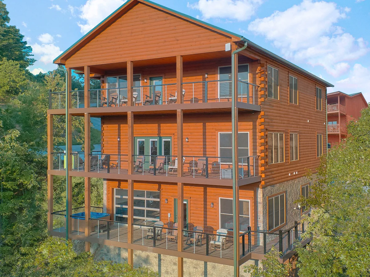 "Mountain View Pool Lodge" 8 Bedroom Cabin — photo 4