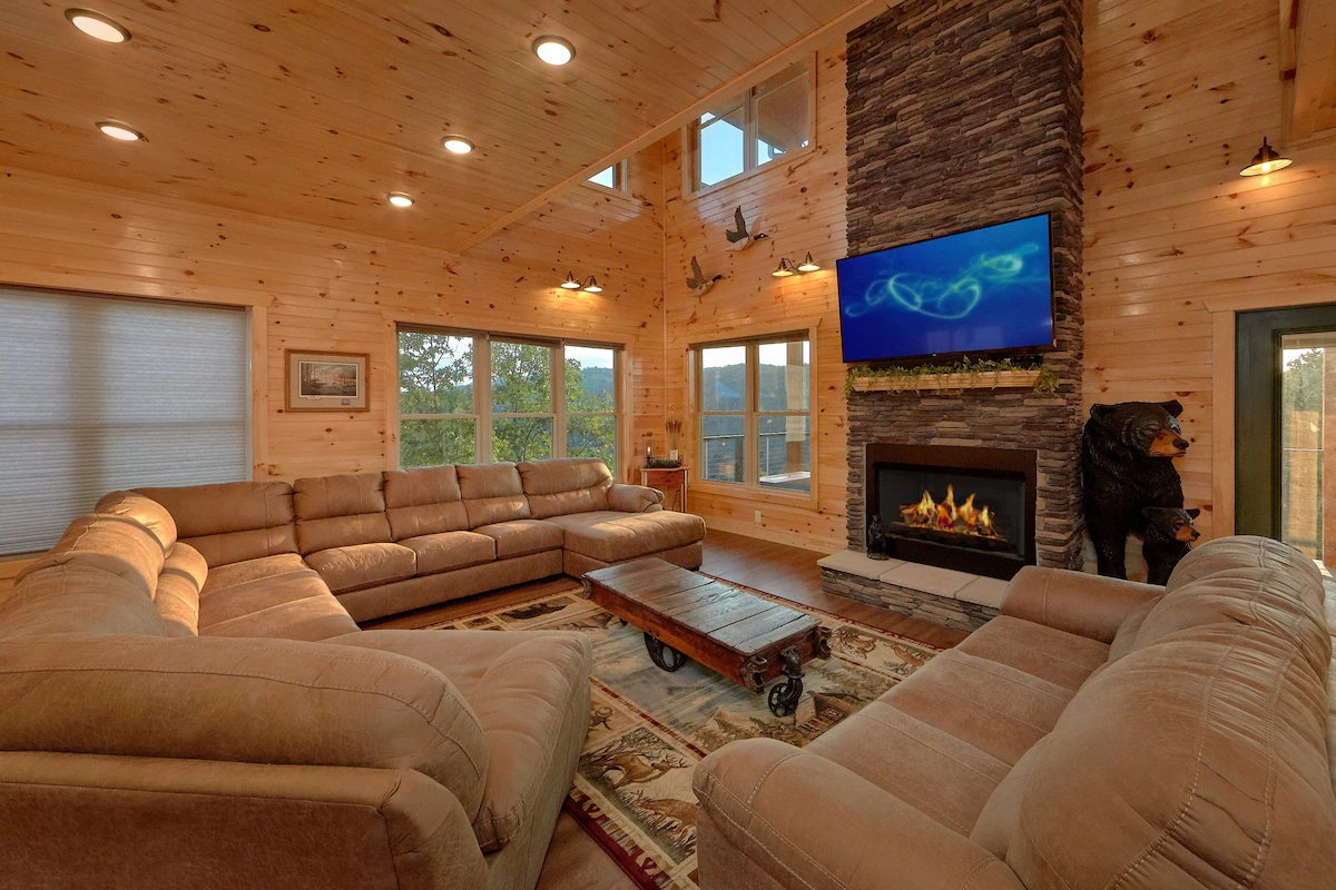 "Mountain View Pool Lodge" 8 Bedroom Cabin — photo 5