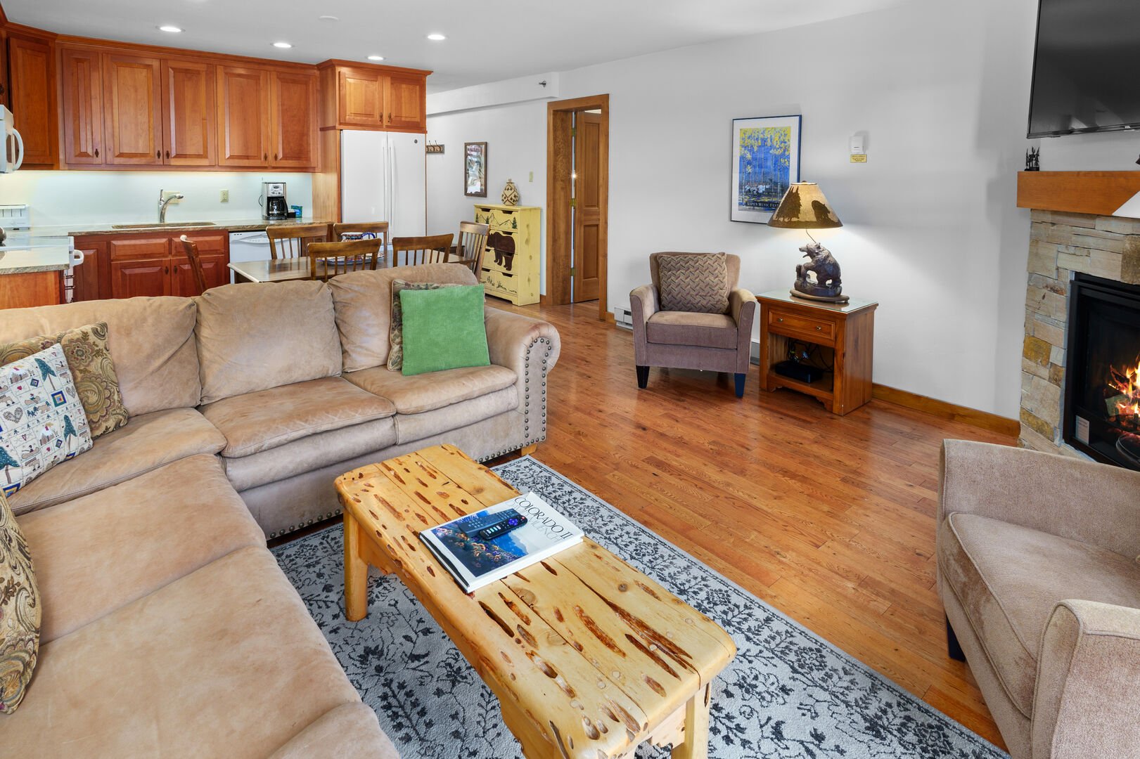 Crestwood 2102 Deluxe 2 Bedroom — photo 3