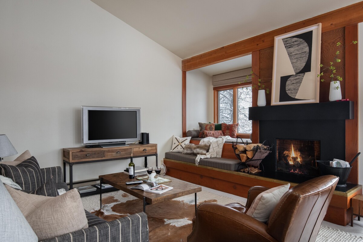 Outpost: Huckleberry 3124 -Wood burning fireplace! — photo 2